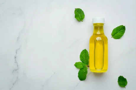 essential-oil-peppermint-bottle-with-fresh-green-peppermint